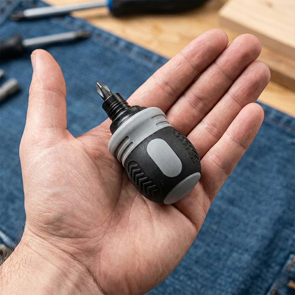 Mini cacciavite di precisione con cricchetto magnetico 13 in 1, utensile manuale telescopico salva-lavoro, testa a doppio uso Phillips e a taglio.