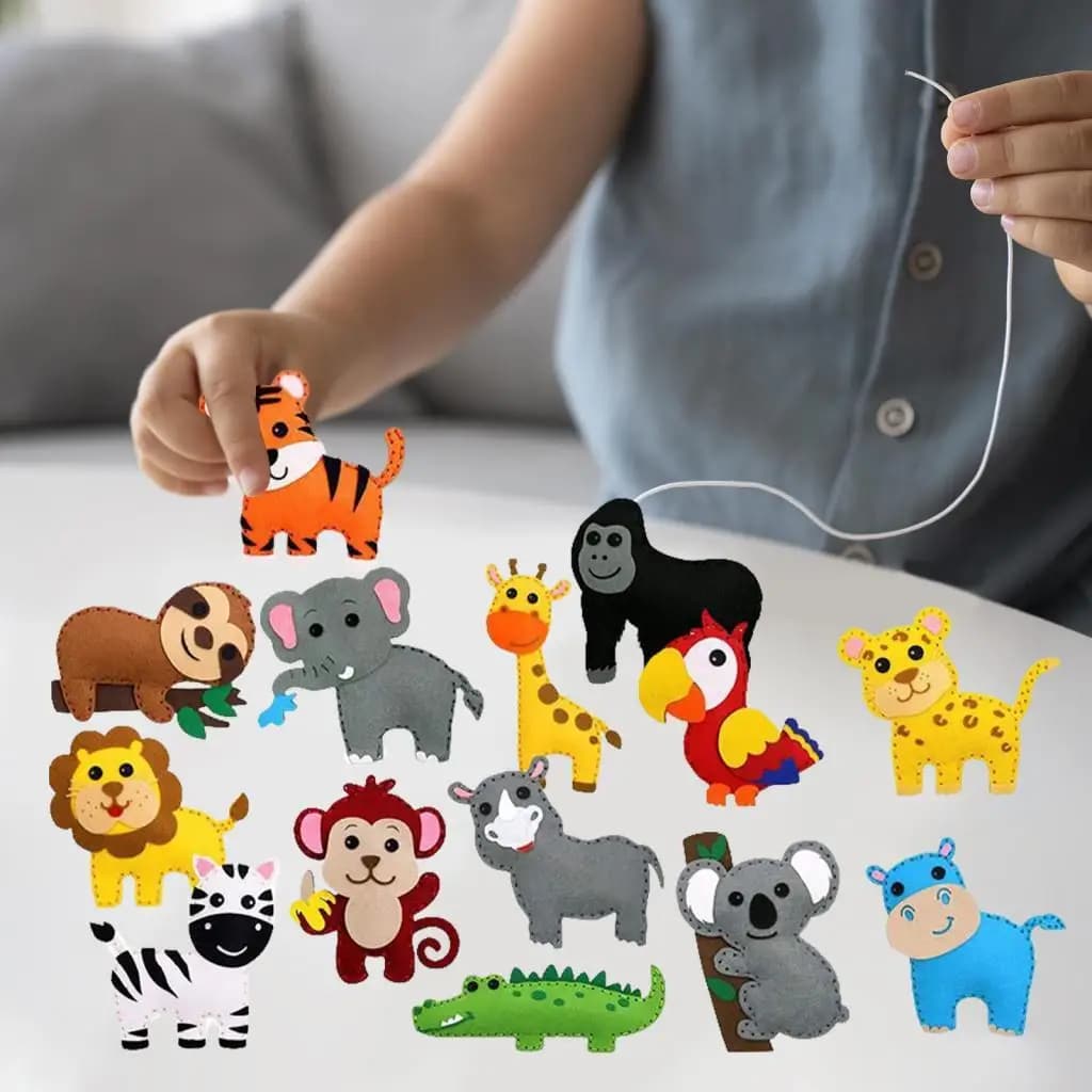 Kit di cucito in feltro a tema animali dello zoo per bambini e bambine, ideale per principianti