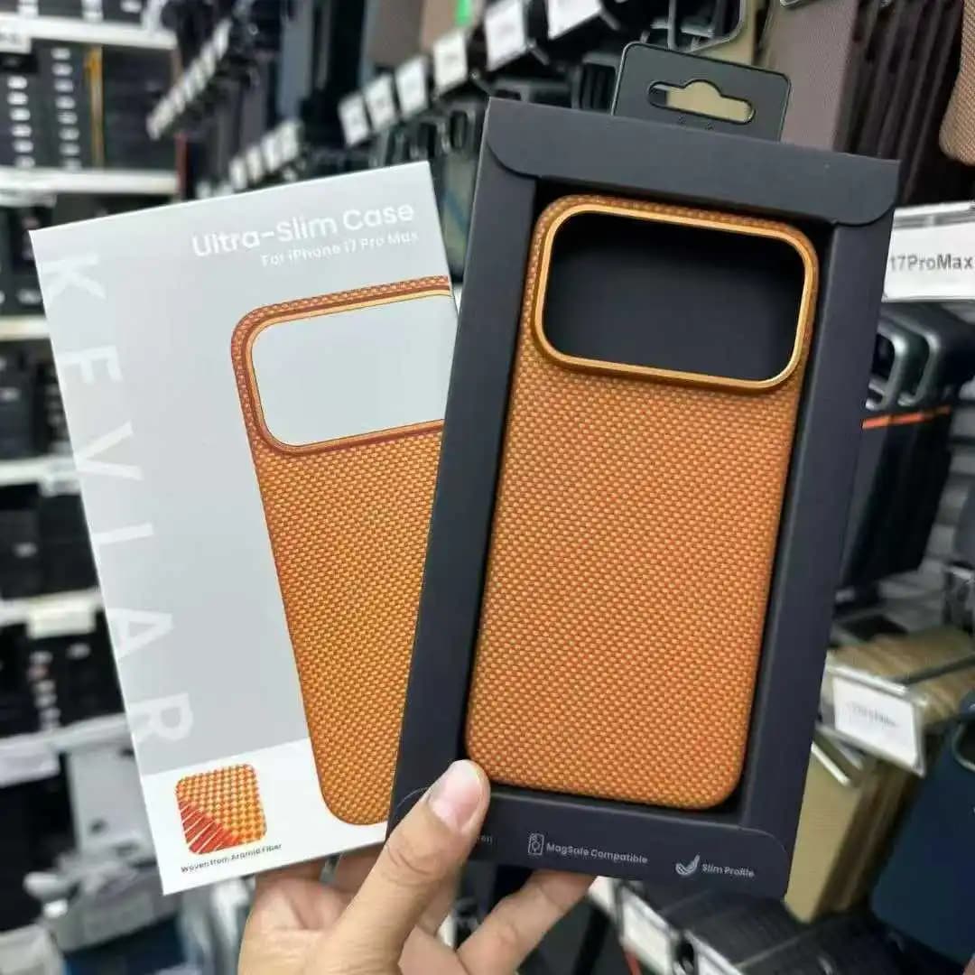 Custodia Premium in Fibra di Carbonio Aramidica 100% Kevlar per iPhone 17Pro 17ProMax, Compatibile con MagSafe, Ultra Sottile, Cover Posteriore per Telefono con Confezione Regalo