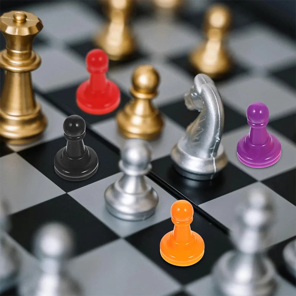 Set di 64 Pezzi degli Scacchi in Plastica, Ideale per Serate di Gioco, Riunioni Familiari, Uso Interno ed Esterno, Leggero e Portatile per Tornei