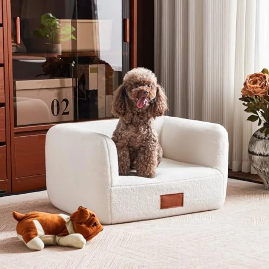 Divano letto moderno rialzato per cani e gatti in finta pelliccia bianca, per animali fino a 16 kg, 65 cm, con targhetta in pelle, per interni