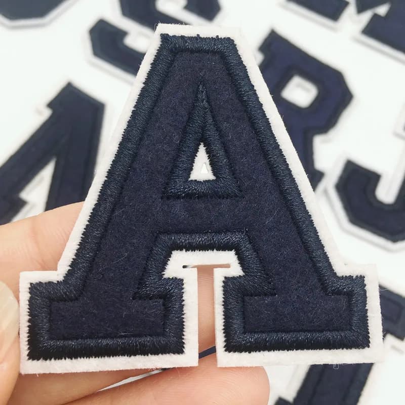Toppe ricamate con lettere blu scuro alfabeto fai da te ferro caldo su toppa con nome applicata per adesivi per cucire indumenti