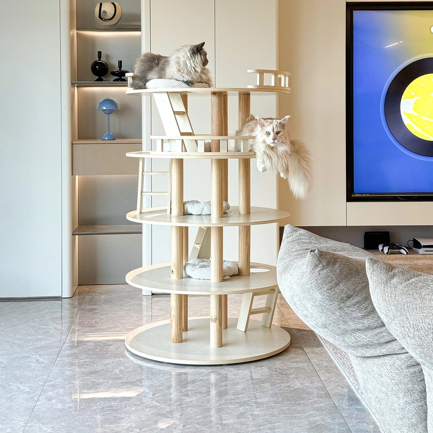 Tiragraffi per gatti, cuccia per gatti, struttura in legno massello multistrato integrata nell'albero, superficie verniciata per villa per gatti facile da pulire