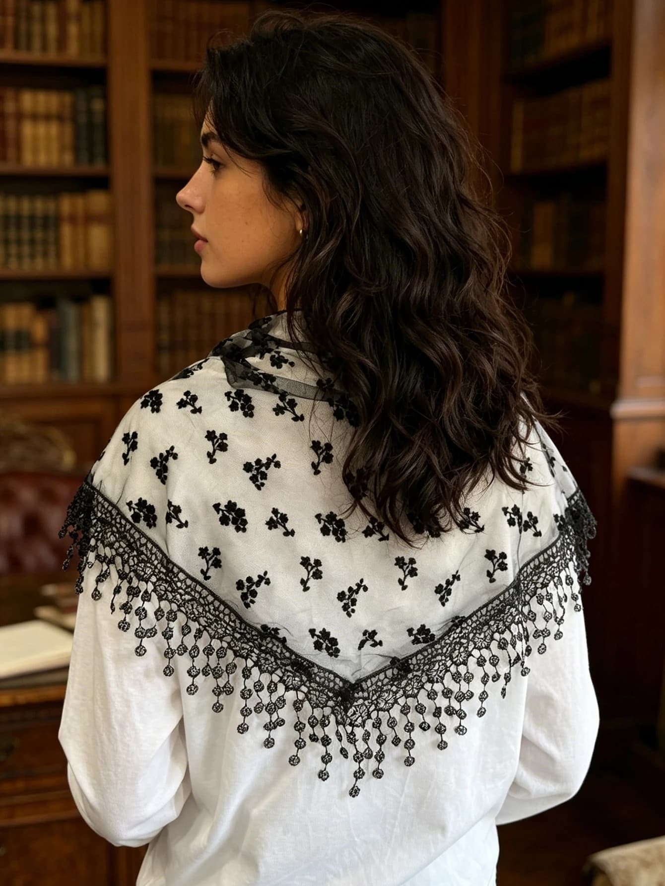 1 pz Sciarpa Triangolare Piccola con Fiori Ricamati e Nappe, Velo in Pizzo per Preghiera in Chiesa, Sciarpe Floreali, Nuovi Hijab, Scialli, Turbanti da Donna per Matrimonio