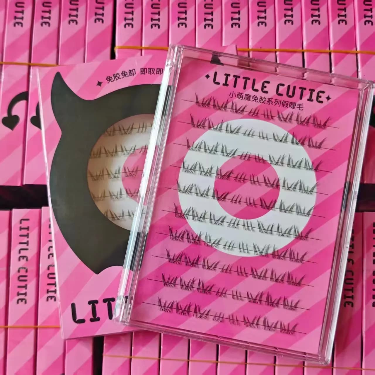 Ciglia Finte Little Devil Senza Colla, Naturali e a Ciuffetti, Autoadesive per Trucco Quotidiano e Anime