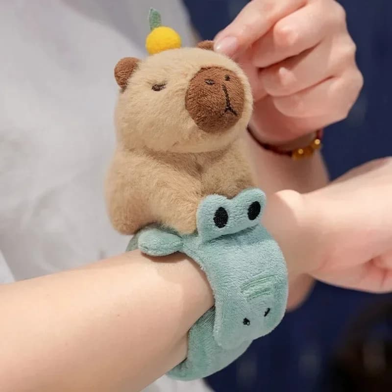 Braccialetto Peluche Capibara Slap Snap Wrap, Giocattolo Kawaii a Forma di Cane o Gatto, Anello da Polso Creativo e Divertente, Regalo Originale