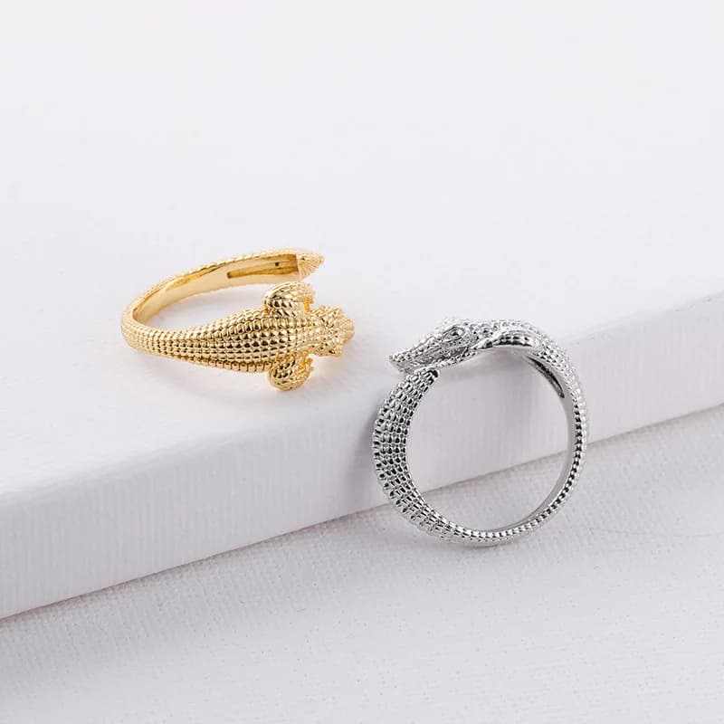 Brass women's ring with crocodile, simple and personalized design, discreet luxury style, stylish for parties