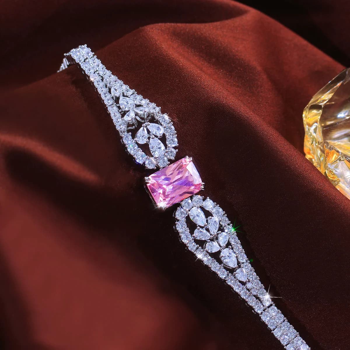 CWWZircons Braccialetti da tennis di cristallo con zirconi cubici di lusso rosa lucido di lusso per le donne Regalo di gioielli di fidanzamento di nozze S0308