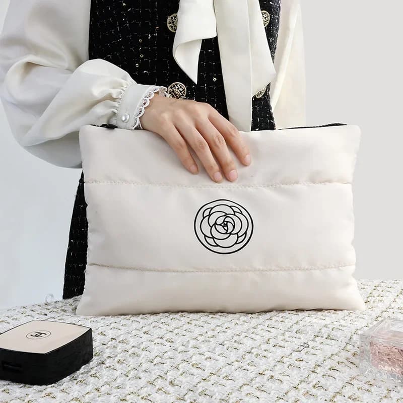 Borsa per il Trucco in Cotone Trapuntato con Stampa Camelia, Spaziosa Pochette da Viaggio per Cosmetici, Chiusura con Cerniera Resistente per Uso Quotidiano e Vacanze