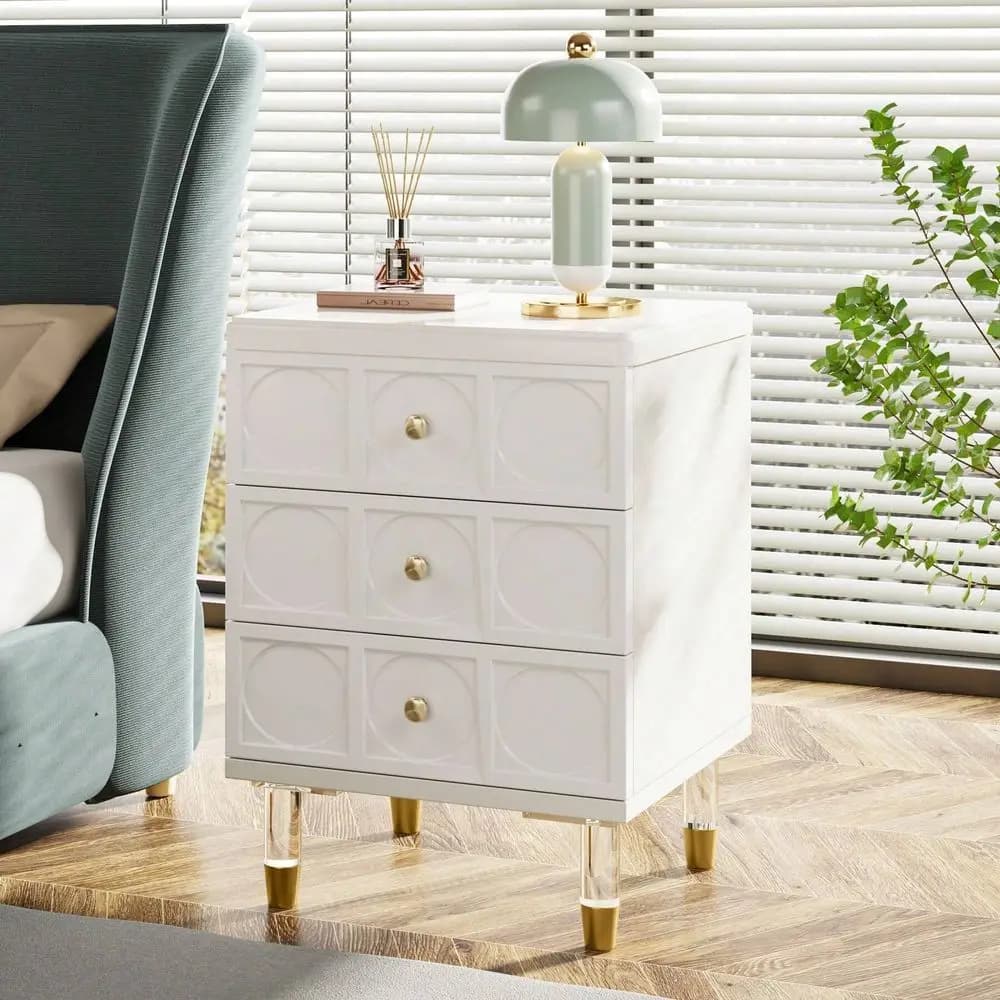 Comodino Bianco e Oro con Gambe in Acrilico, 3 Cassetti, Tavolino Moderno Contemporaneo da Comodino o Divano con Spazio Contenitore