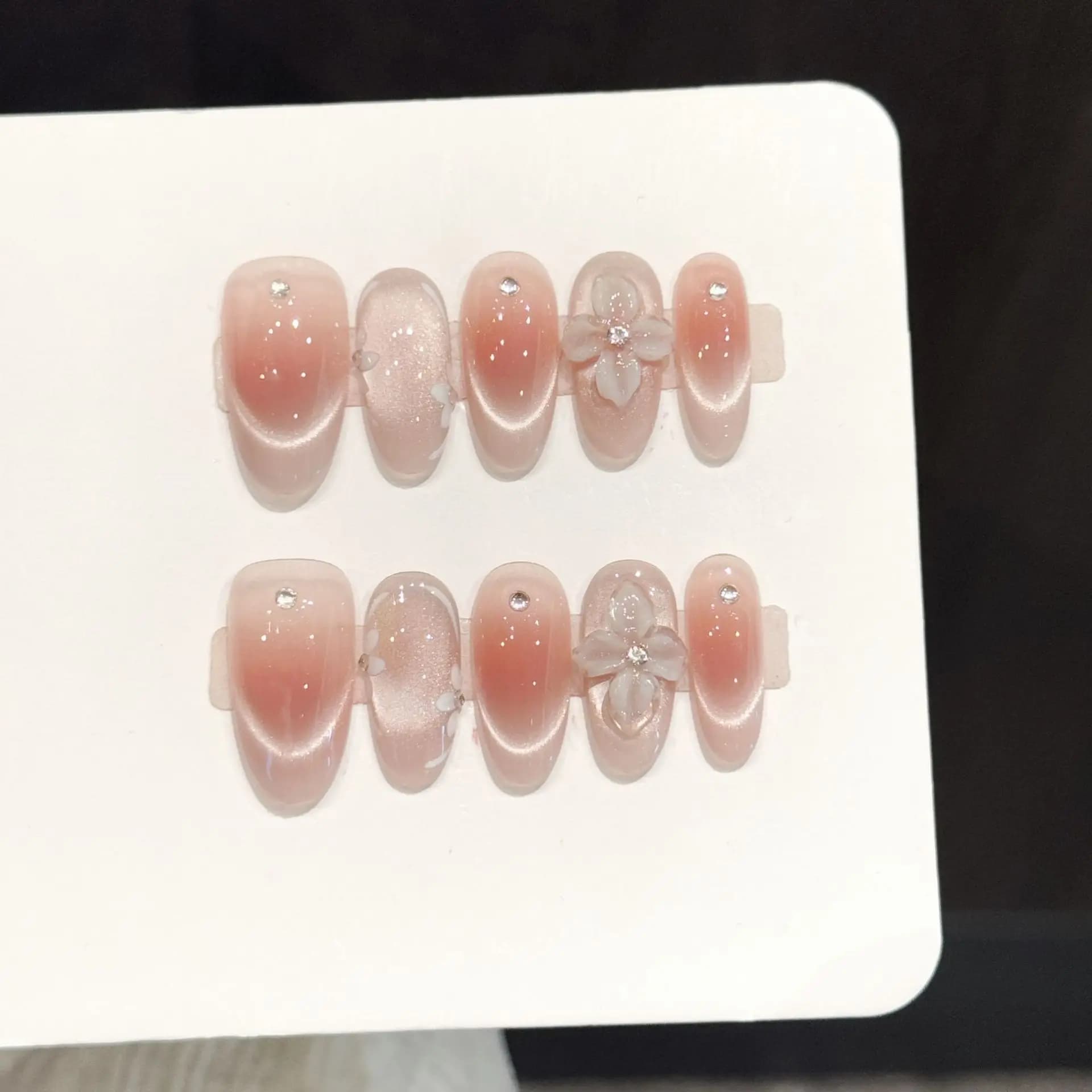 10 pcs Fin Nails Press-On Handmade, French Style Transparent Ice Effect, Fin Nails Effect Cat Eye Blush, 3D Floral Decoration in Relief, Soft Nails