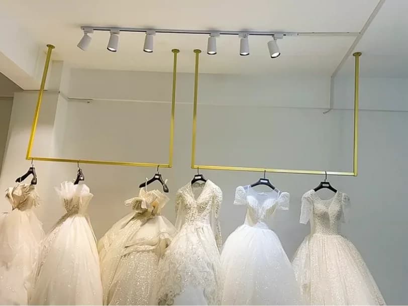 Appendiabiti in ferro per negozi di abbigliamento Nano Gold, mensole a parete semplici da donna, appendiabiti sospesi a soffitto
