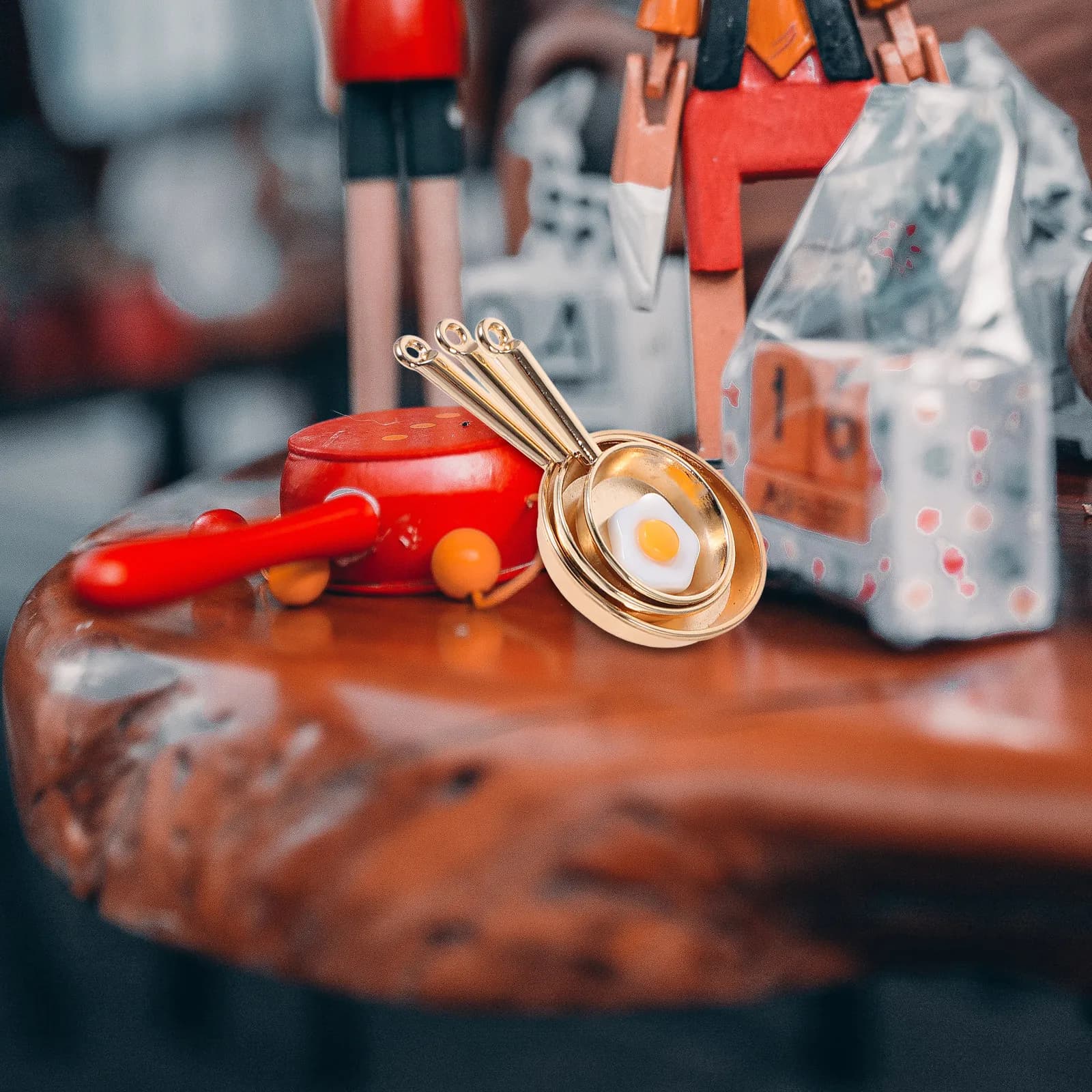 1 set of miniature iron pans with smooth finish, for prolonged use, wear-resistant and broken, for decoration of mini houses, miniature kitchens