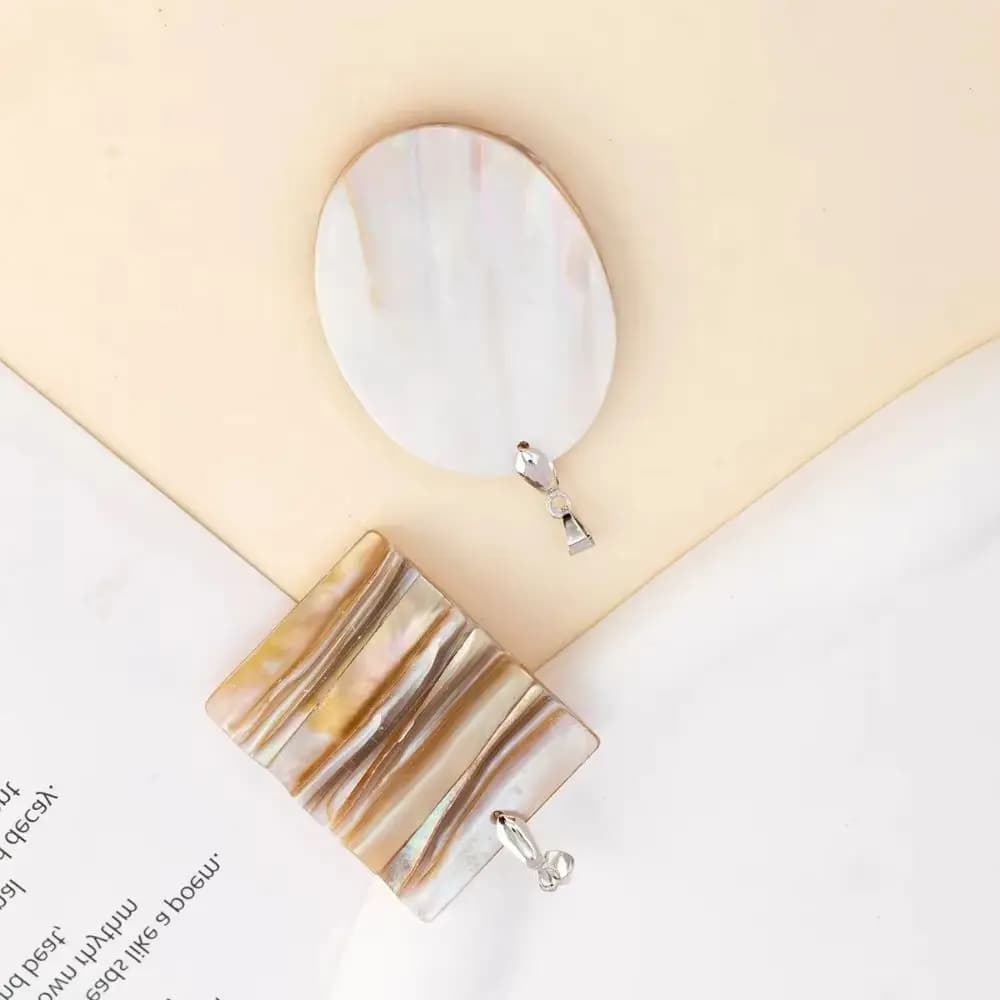 1 Pezzo 45x50/37x49mm Ciondolo a Forma di Conchiglia Naturale d'Acqua Dolce, Ovale Rettangolare, Charm a Strisce per Creazione di Gioielli Fai-da-Te, Collane, Orecchini, Regalo