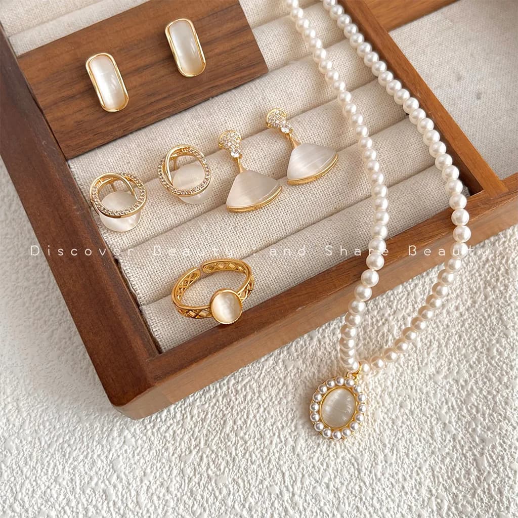 Accessori fai da te: Orecchini vintage a ventaglio con zirconi, collana di perle opale con design a frangivento, set di gioielli da donna in stile francese di lusso leggero