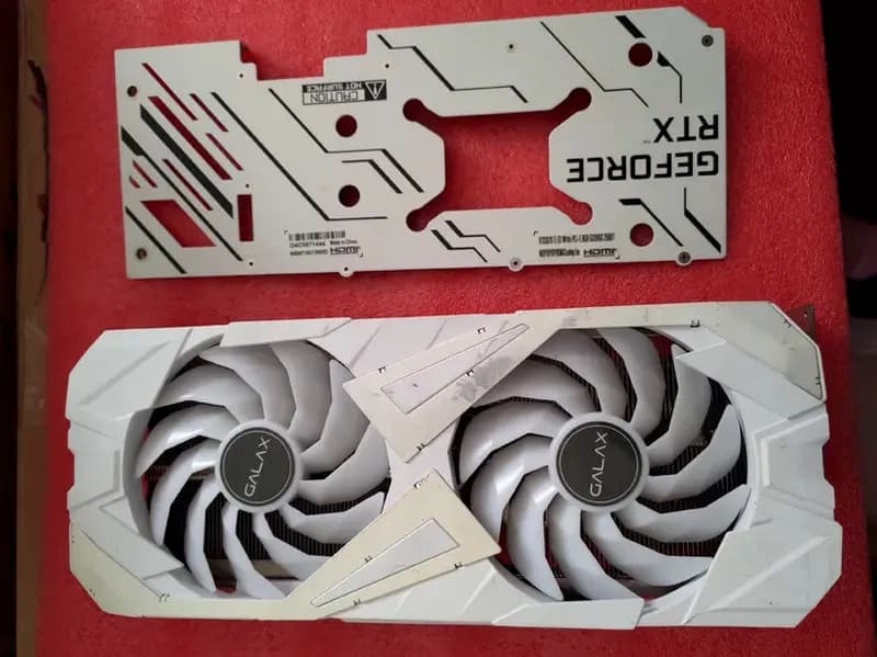 Il radiatore di raffreddamento per la scheda video GALAX RTX3070TI EX WHITE