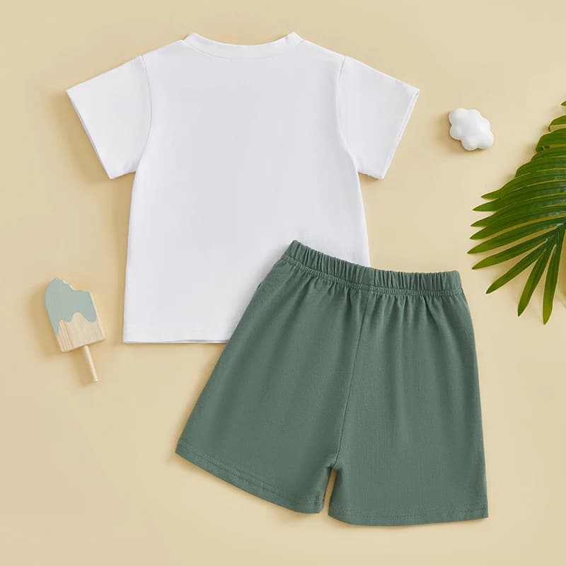 Set di t-shirt e pantaloncini a maniche corte per outfit estivo da bambino con top con stampa animalier carina e pantaloni in tinta unita