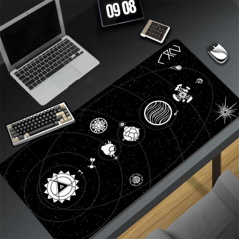 Tappetino per mouse Tappetino per tastiera anime in bianco e nero Laptop Outer Wilds Sistema solare Tappetino da scrivania Accessori da gioco per PC Tappetino per mouse Tappeto XXL