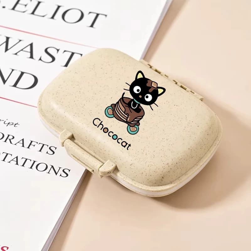 Sanrio Chococat Mini Portapillole Portatile con 8 Scomparti, Contenitore per Compresse, Scatola Settimanale per Medicinali