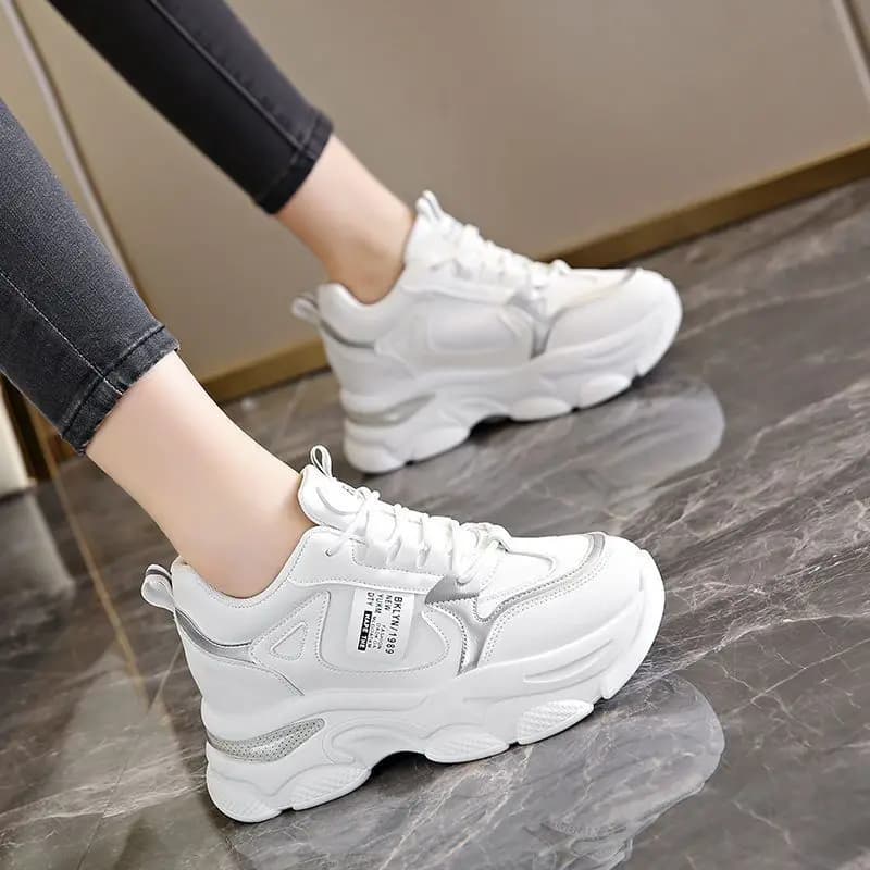 Sneakers da Donna con Suola Spessa Ultra-leggera, Nuove Scarpe Sportive Bianche Primavera-Autunno, Comode e Traspiranti per la Corsa