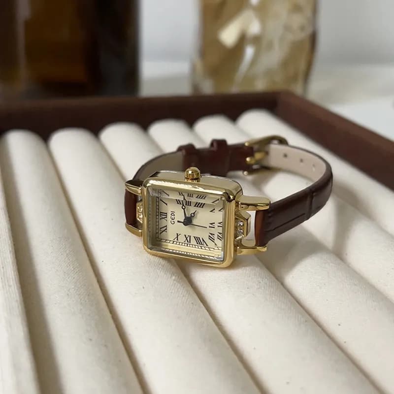 New Stylish And Simple Women'S Watch, Student Fashion Wristwatch With Leather Strap, Vintage Style Small Gold Watch For Women.
