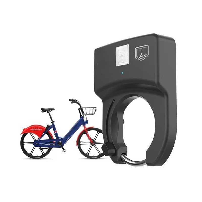 Bicicletta nera con tecnologia smart per il bike sharing, blocco automatico della bici