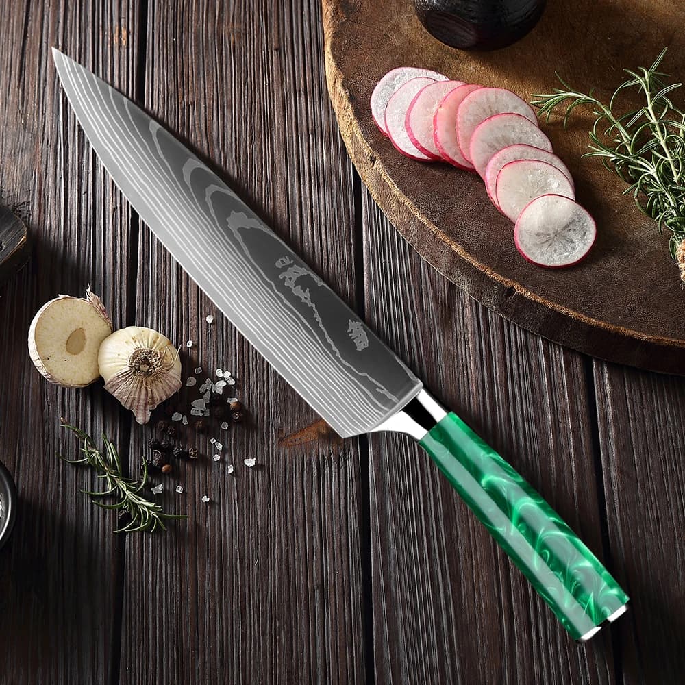 Coltello da chef XITUO da 8 pollici, coltello da cucina affilato per affettare salmone e prosciutto, lama con manico in resina verde e motivo Damasco laser.