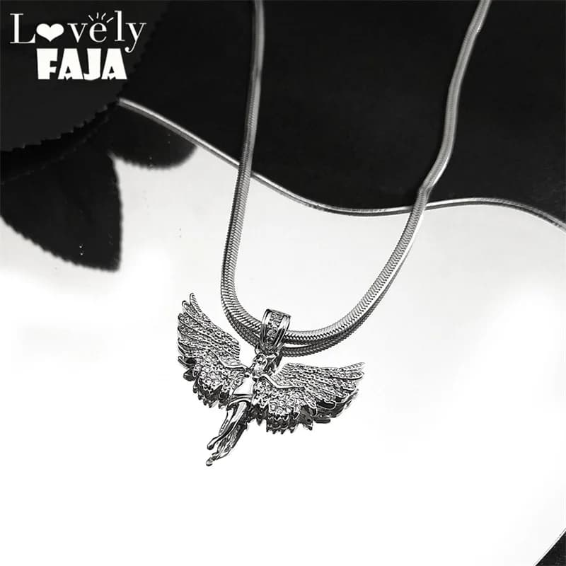 Collana con ciondolo in rame con ala d'angelo alla moda, micro-set di lusso leggero, zirconi, design semplice, catena di gioielli con clavicola in acciaio inossidabile