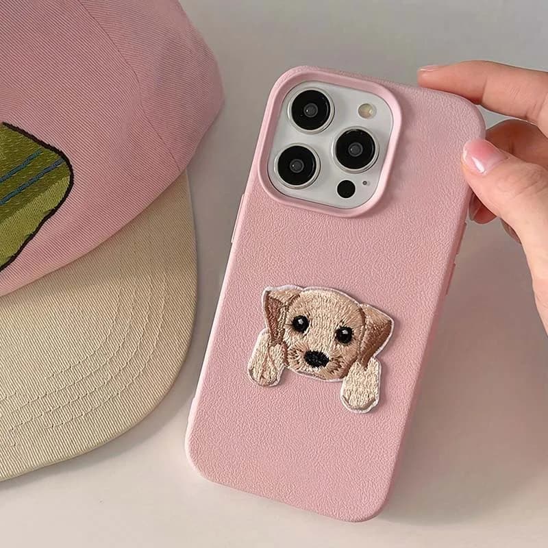 Custodia per telefono con cucciolo di ricamo simpatico cartone animato per iPhone 17 Air 16 15 14 Plus 13 12 11 Pro Max 16e Cover morbida con motivo litchi adorabile