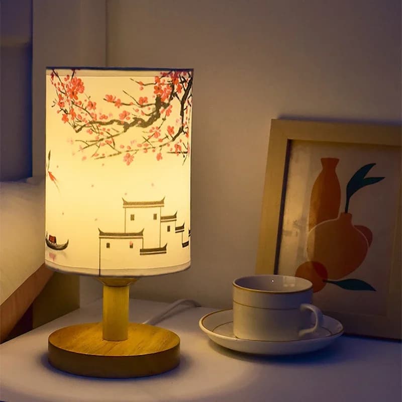 Lampade da tavolo a LED Decorazione Plum Blossom Scrivania Dimmerabile Spina UE Luce notturna Tessuto in stile cinese Luci da comodino semplici per camera da letto