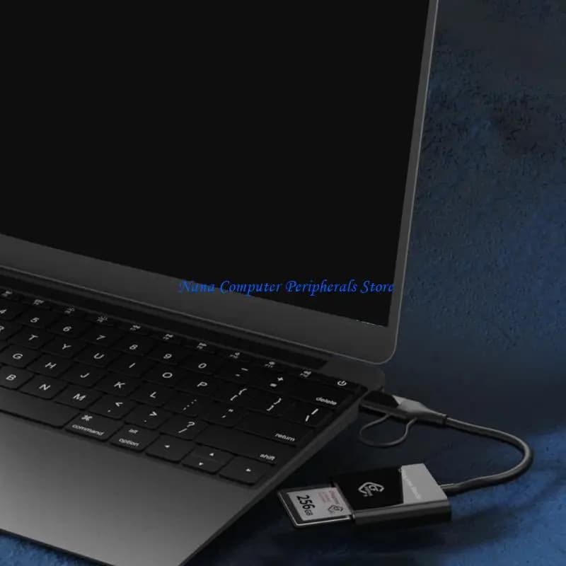 F68C CFE Lettore schede tipo B USB 3.2 Gen 2 Porta USB A e USB C da 10 Gbps Trasferimento dati