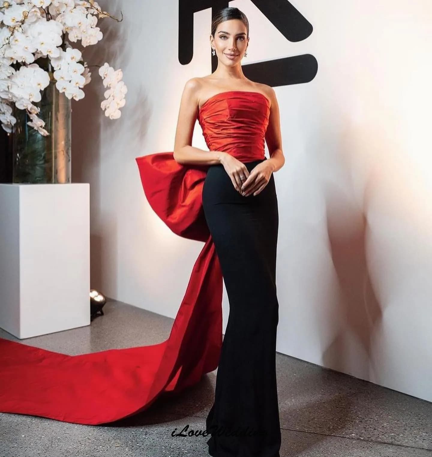 Abiti da ballo 2025 Abito da festa con colori a contrasto Abiti da sera in raso con sirena con fiocco Senza spalline Elegante lunghezza formale del pavimento Personalizzato
