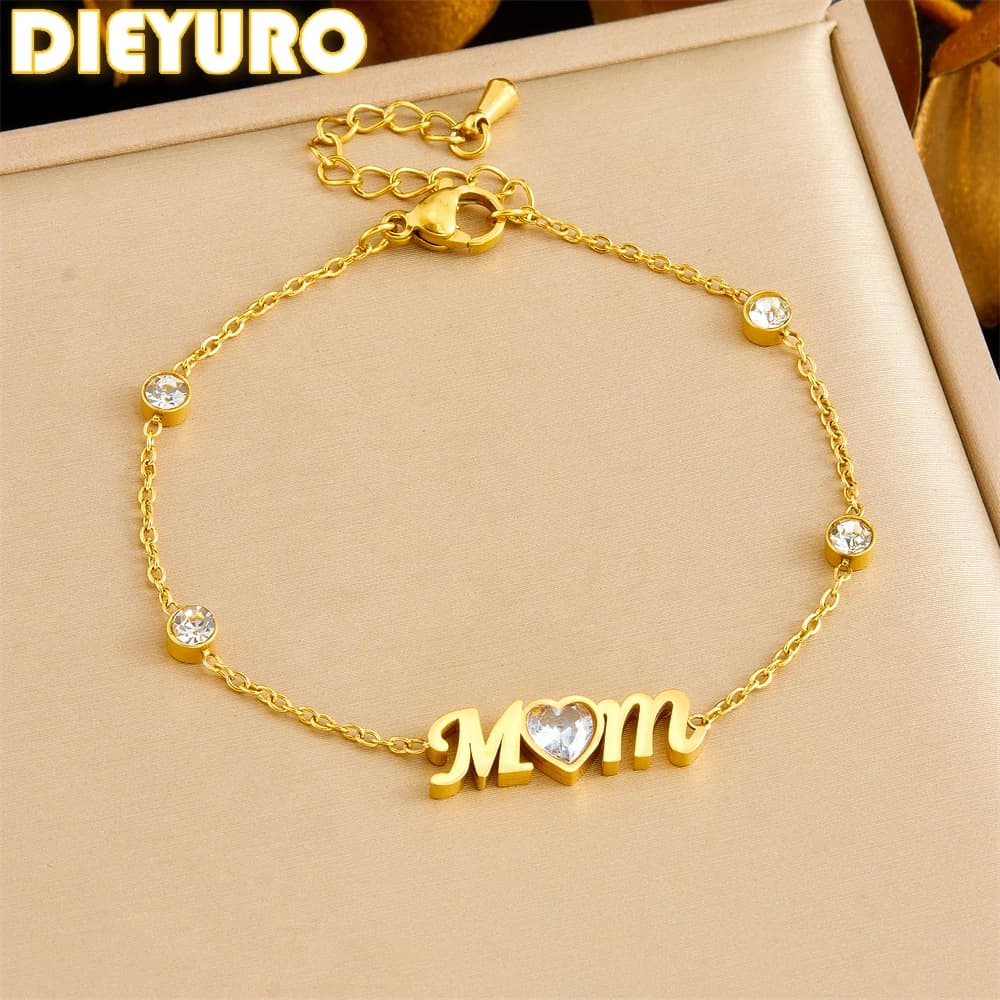 DIEYURO 316L Acciaio inossidabile Lettera MOM Zircone Bracciale con pendente per le donne Nuova moda Catena a mano Gioielli Regalo per la festa della mamma