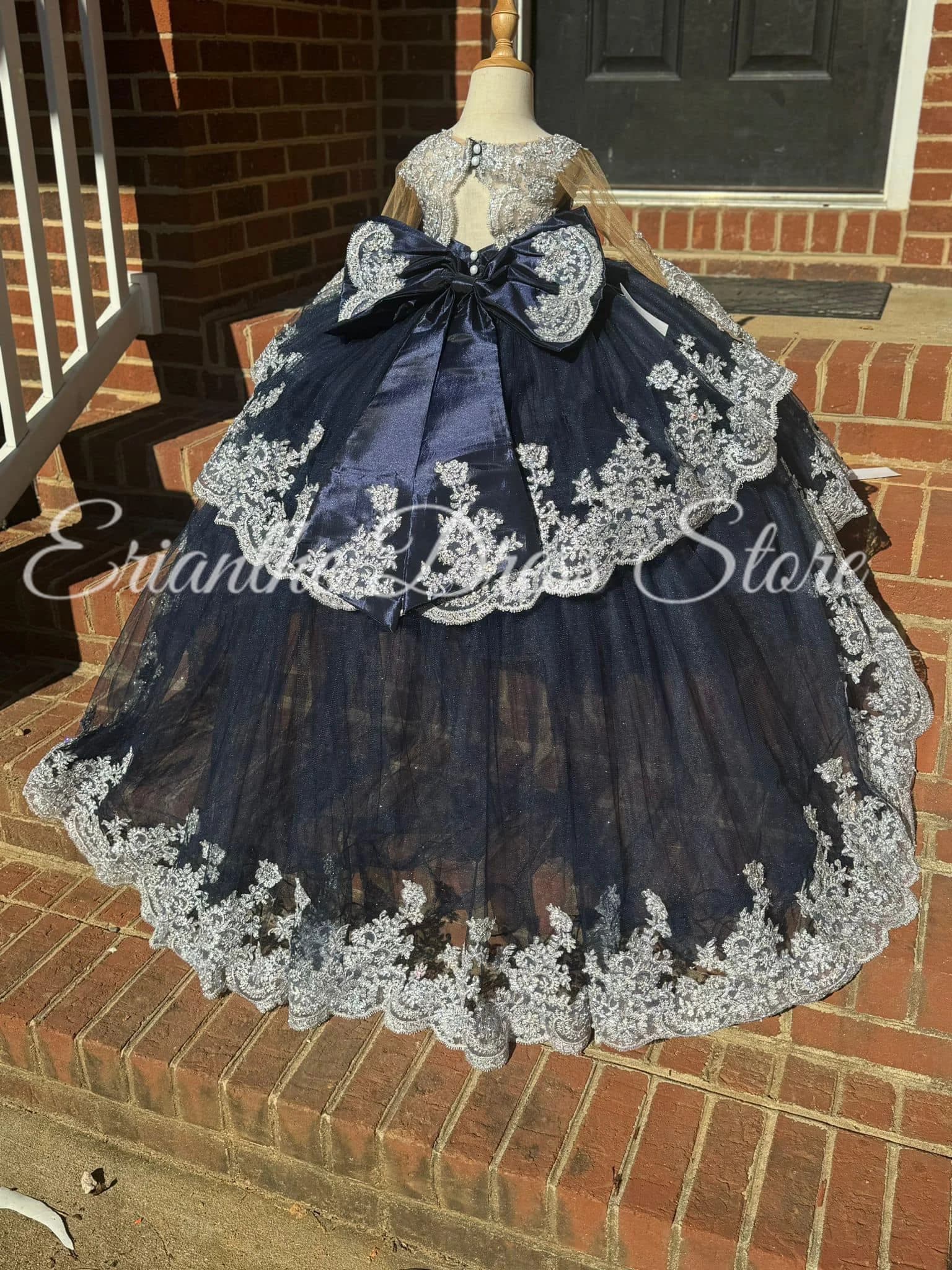 Abito da ragazza di fiori personalizzato per applicazioni di pizzo gonfio in tulle da sposa con fiocco Abiti da ballo per prima comunione per feste di compleanno per bambini
