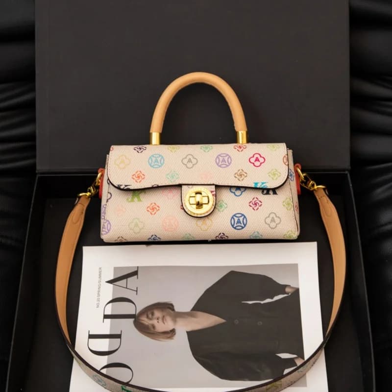 New minimalist and fashionable small handbag, contrasting color women's bag, high-end carriage crossbody bag, portable box bag
