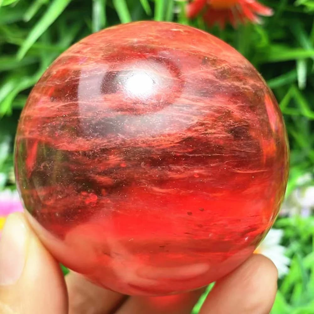 Sfera curativa in cristallo di quarzo naturale, decorazione per la casa con palla da meditazione con fusione rossa