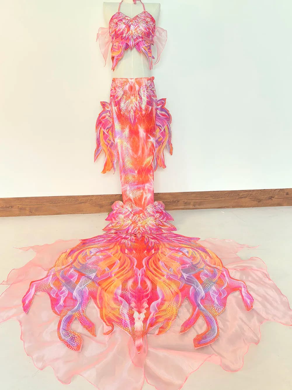 Costume da bagno colorato a coda di sirena su misura con coda di garza galleggiante, costume da spettacolo a sirena, riprese subacquee nell'acquario