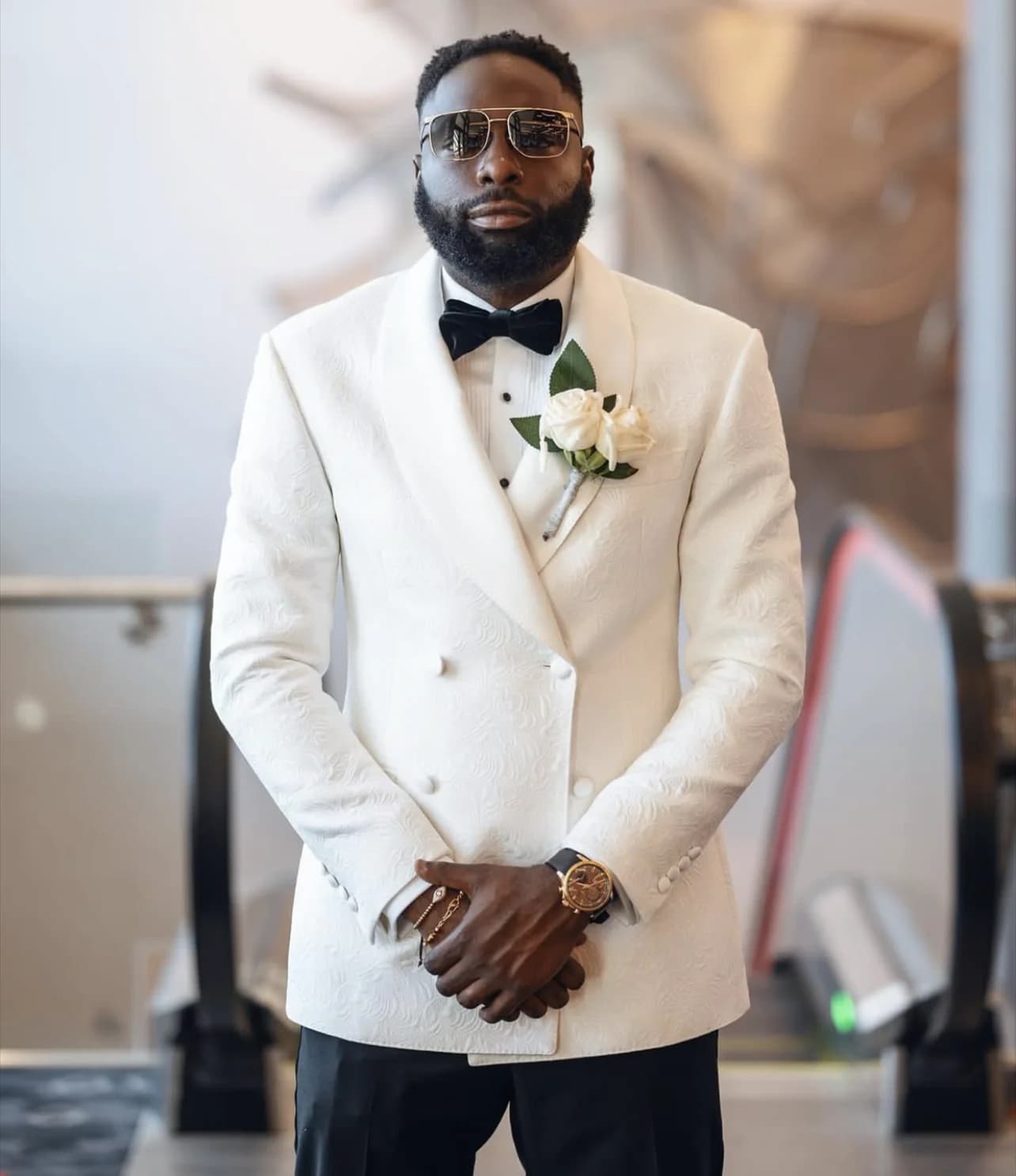 Double Breasted Men Suits Ivory Print/Black Groom Tuxedos Peak Lapel Groomsmen 2 Pieces Set ( Jacket + Pants + Bow Tie ) D501