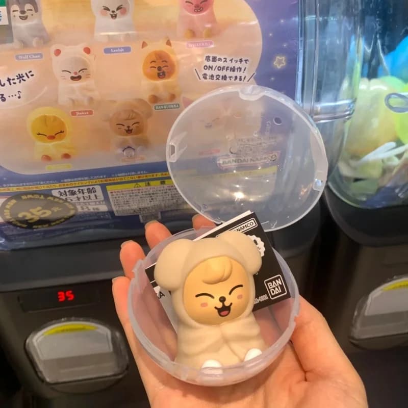Skzoo Sitting Night Light Action Figure Gashapon: Luce Notturna Decorativa da Scrivania, Piccolo Ornamento Luminoso, Regalo Carino per Ragazze