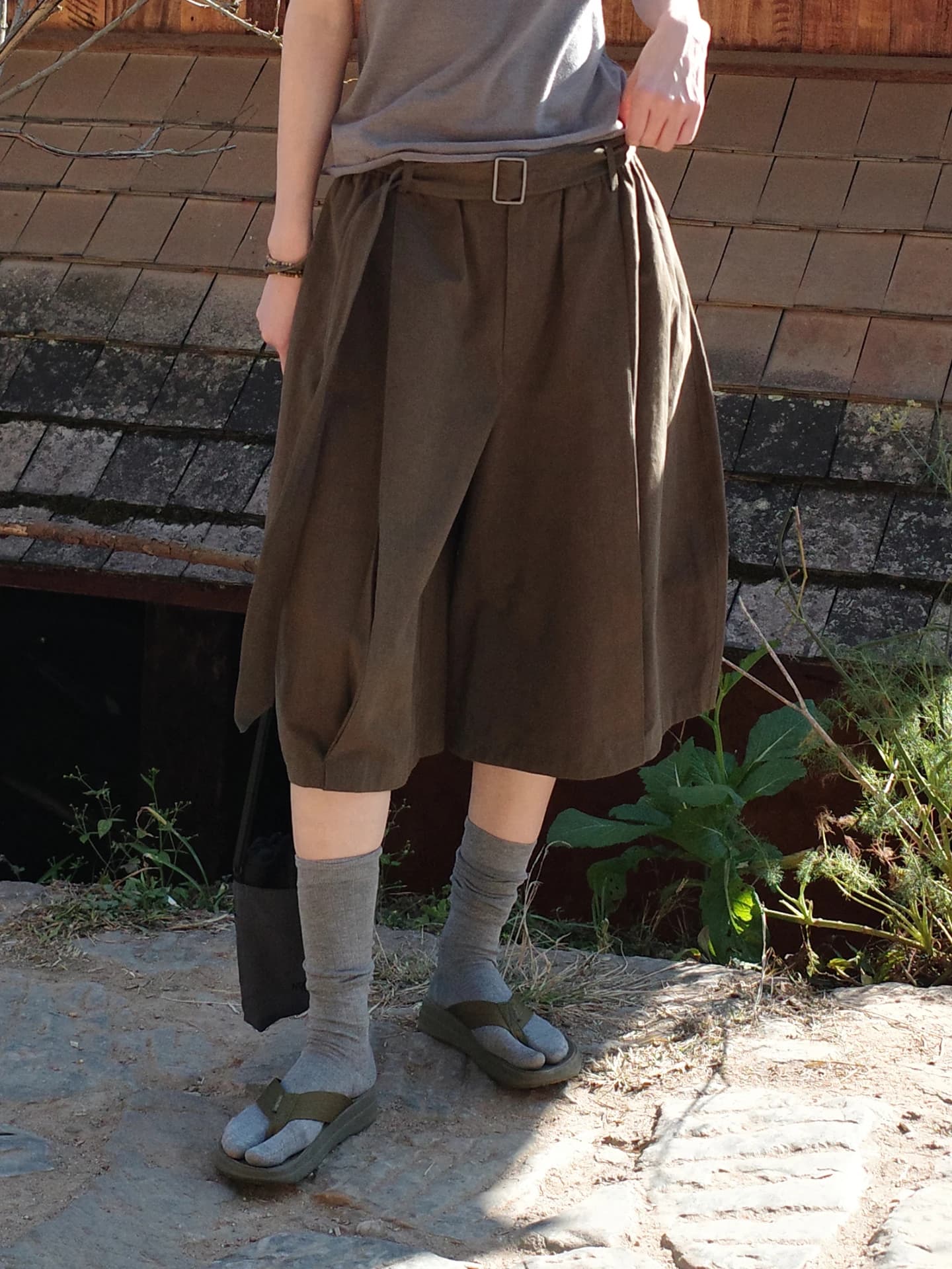 Pantaloncini da donna See Mountain Ridge in cotone Linhham, a pieghe, silhouette a trapezio, vita elasticizzata, lunghezza sette-quarti