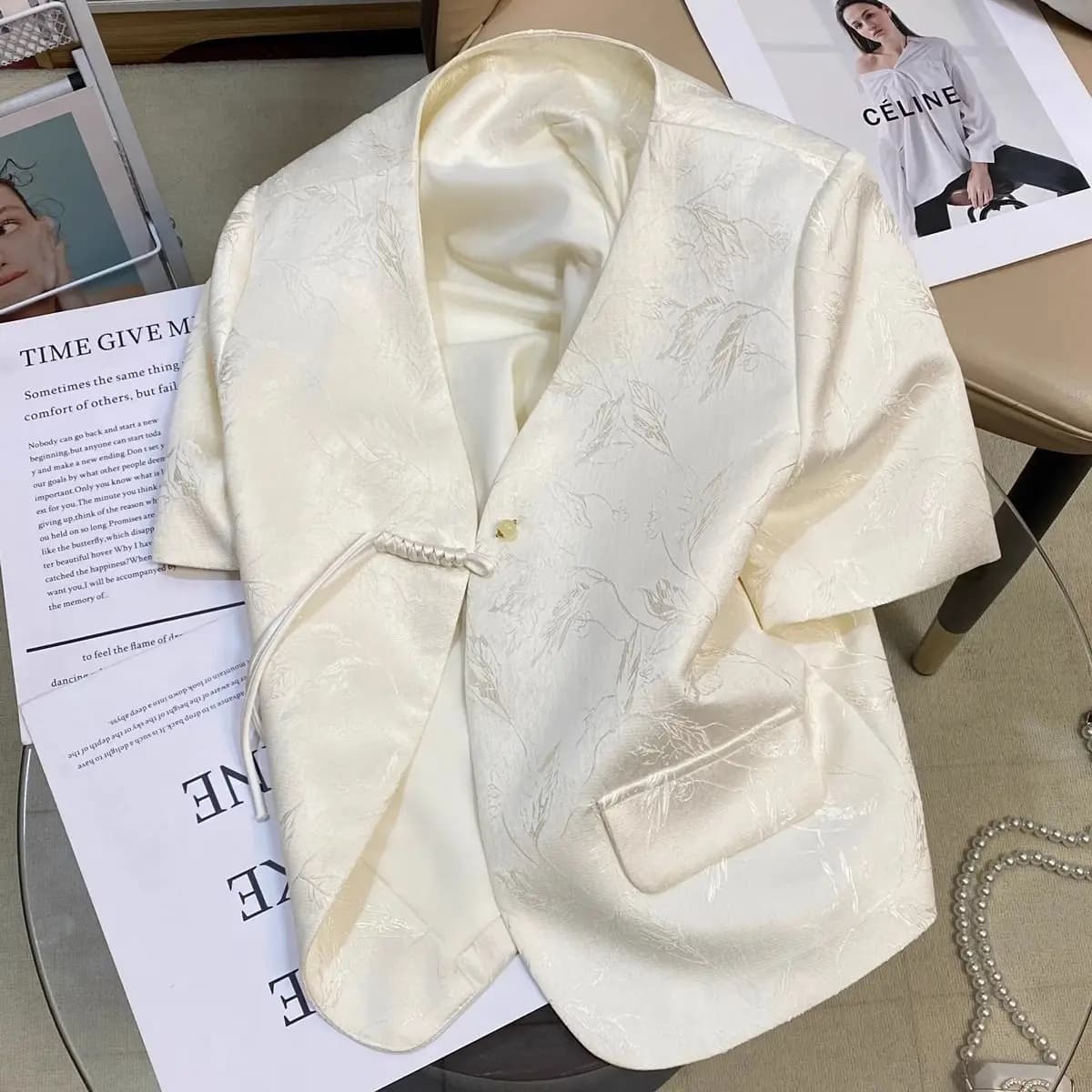 Giacca da abito ricamata con bottoni bianchi per donna 2024 estate nuova moda tuta a maniche corte allentata