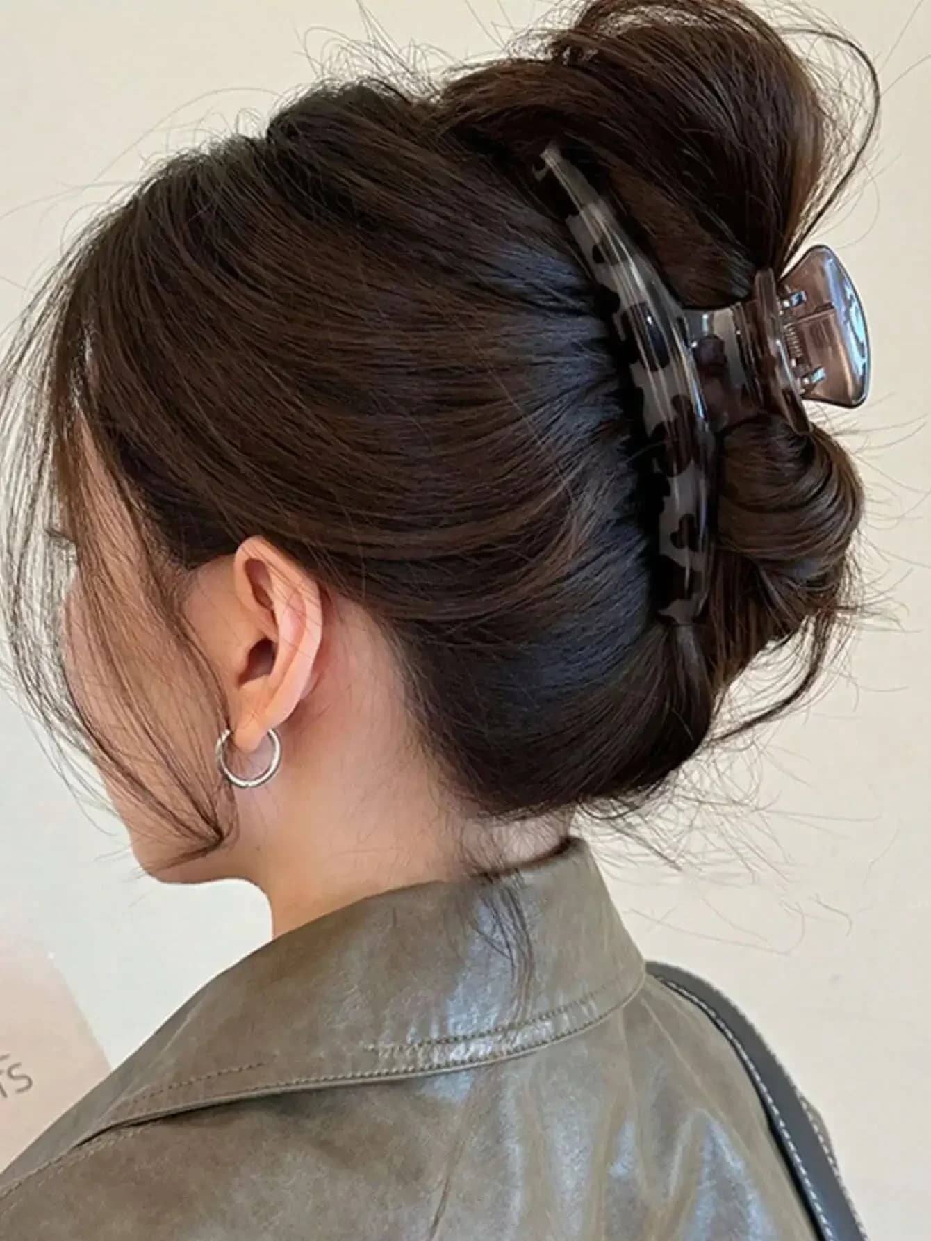 3 fermagli per capelli da donna in plastica lucida con stampa leopardata, eleganti e minimalisti, per uscite quotidiane e casual.