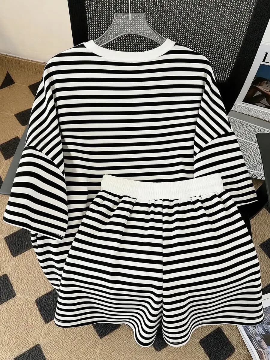 Set da 2 pezzi da donna con top a maniche corte e pantaloncini casual a righe bianche e nere