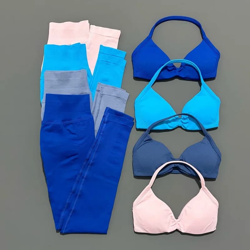 Completo Sportivo da Donna 2 Pezzi: Top Halter Senza Schienale e Leggings Seamless a Vita Alta con Effetto Scrunch - Ideale per Yoga, Palestra e Allenamento