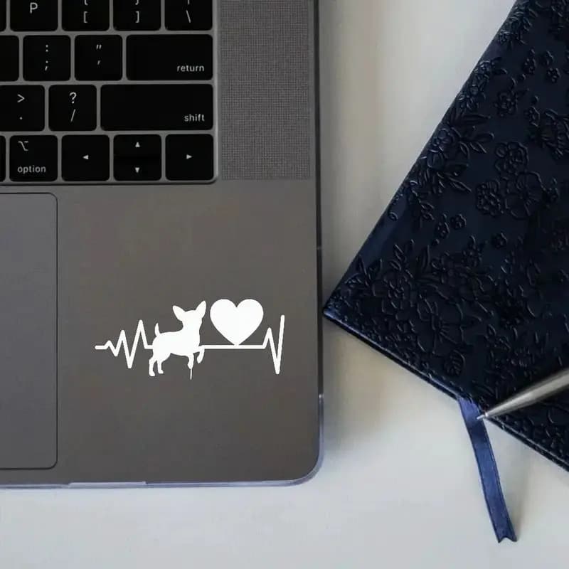 1 adesivo in vinile con silhouette di Chihuahua bianco e nero, impermeabile, per finestrino dell'auto, laptop