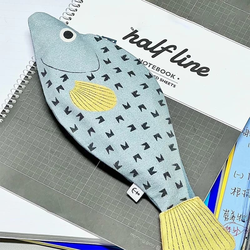Astuccio a Forma di Pesce, Borsa per Penne, Portamonete Divertente con Fodera a Forma di Lisca di Pesce, Regalo di Compleanno