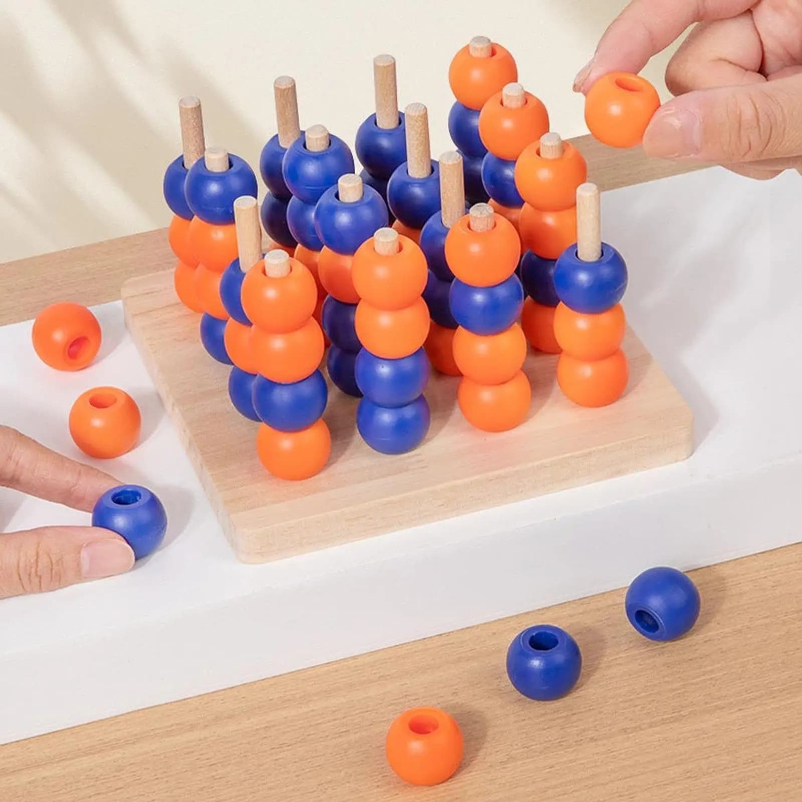Gioco da tavolo in legno Classico gioco fatto a mano di quattro in fila per la famiglia dei bambini in festa