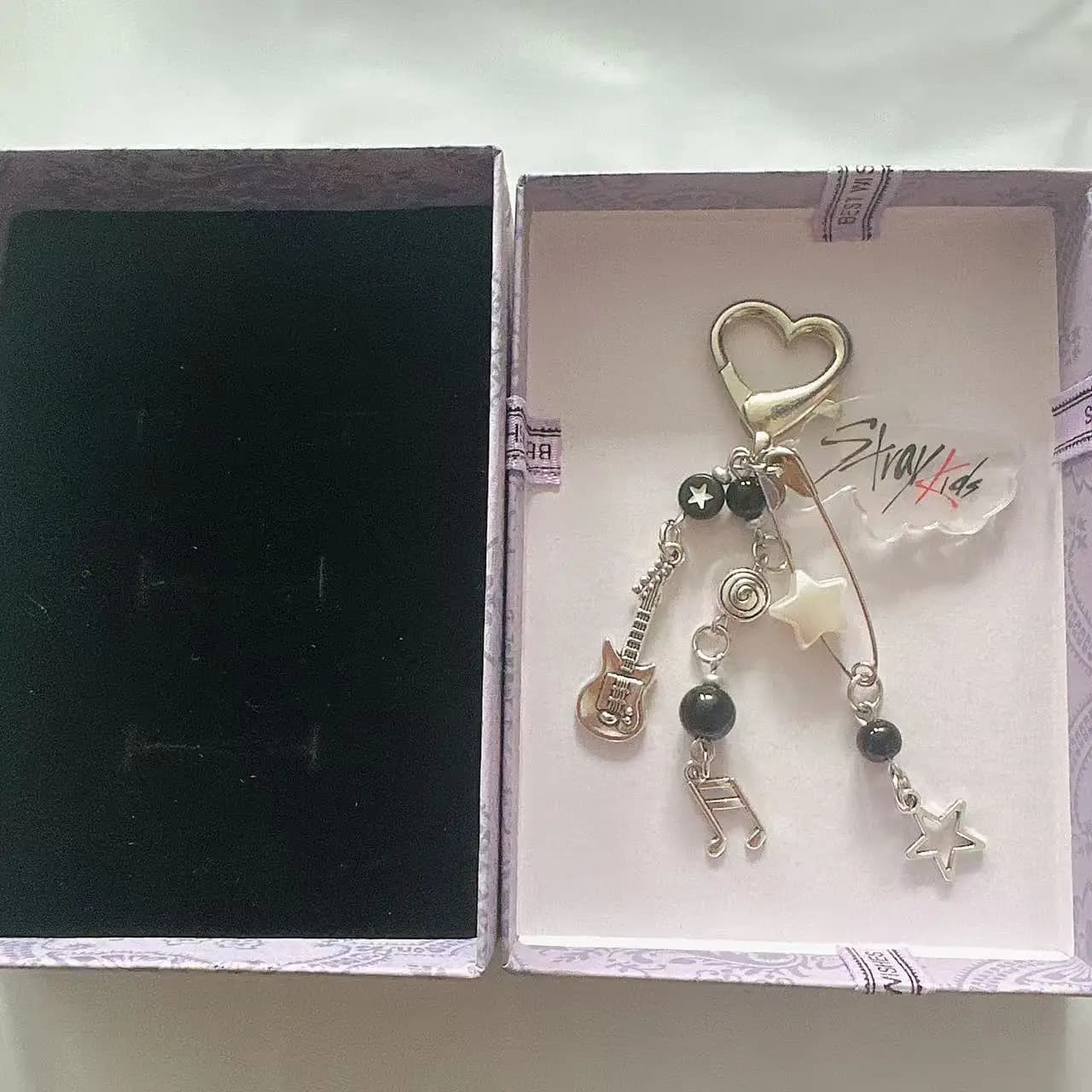 Kpop SKZOO Keyring of the Korean group Stray Kids, with heart closure, guitar, musical note, star, bag pendant, fashionable jewel, gift for fans.