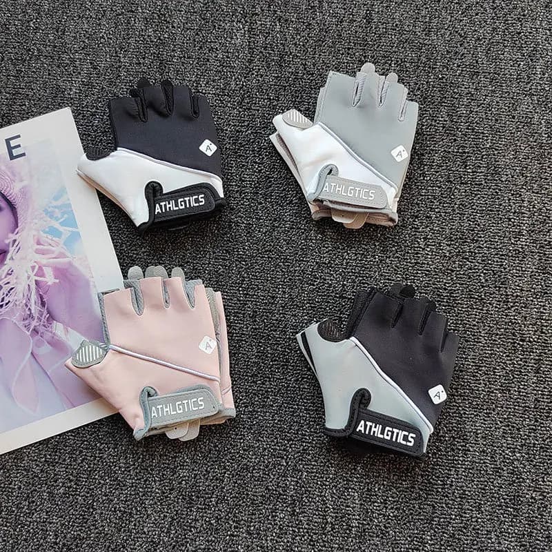 Women's Gloves Breathable in half fingers, non-slip and shock absorbers for training, weight lifting and kettlebell