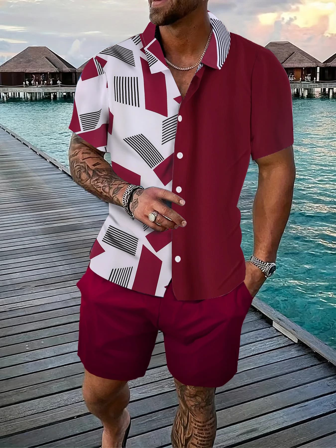 Completo Casual da Uomo in Bordeaux con Motivi Geometrici, Set 2 Pezzi: Camicia a Maniche Corte con Colletto Cubano e Pantaloncini con Coulisse